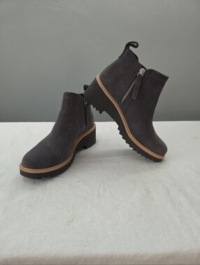 Women'a Toms Gray Suede Ankle Boots with Lug Sole Size 5.5